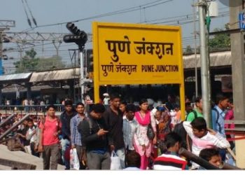 पुणे रेल्वे स्थानकावर चेंगराचेंगरी होऊन एका प्रवाशाचा मृत्यू