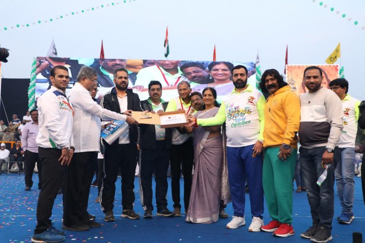 ऐतिहासिक ‘‘रिव्हर सायक्लोथॉन’’ची ’इंडिया बुक ऑफ रेकॉर्ड्स’मध्ये नोंद- अविरत श्रमदान संस्थेचे डॉ. निलेश लोंढे यांची माहिती- तब्बल २० हजारहून अधिक सायकलिस्टची उपस्थिती
