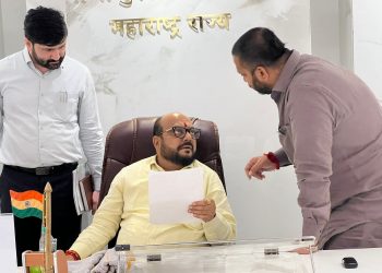 पिंपरी-चिंचवड मधील प्रलंबित प्रश्नांबाबत मुख्यमंत्र्यांना साकडे !- मुंबईत आमदार महेश लांडगे यांचा बैठकांचा सपाटा- विविध खात्यांच्या मंत्र्यांना निवेदनाद्वारे कार्यवाहीची मागणी