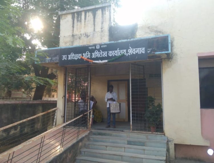 शेवगाव येथील भुकरमापक ए सी बीच्या जाळ्यात