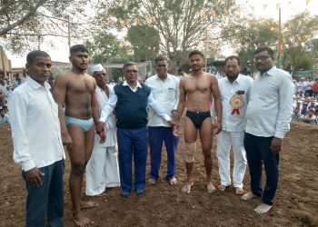 बालमटाकळी येथे कुस्ती हगामा पाहण्यासाठी हजारोची गर्दि