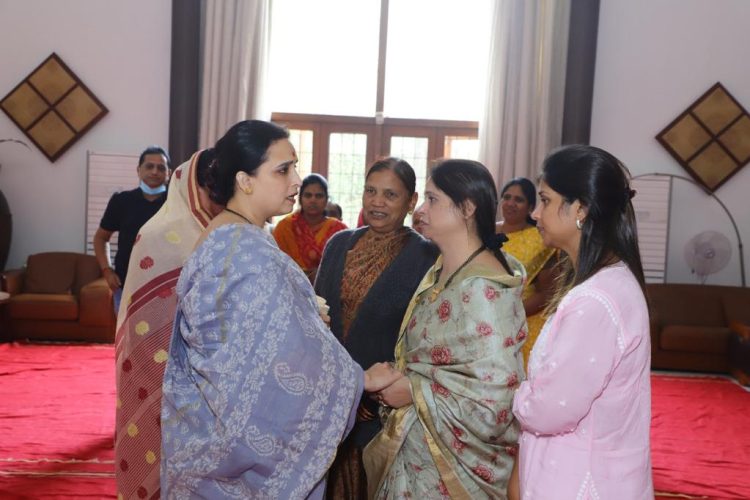 दिवंगत आमदार लक्ष्मणभाऊ जगताप यांना सुरेश धस, हर्षवर्धन पाटील, नानासाहेब नवले, चित्रा वाघ यांनी वाहिली श्रद्धाजली