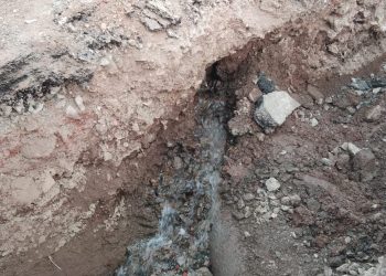 लष्कर  पाणी पुरवठा  विभागाने  ताबडतोब  उदयाच  दुरूस्ती करून  वाया  जाणारी  पाणी  गळती  थांबवावी