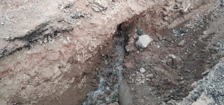 लष्कर पाणी पुरवठा विभागाने ताबडतोब उदयाच दुरूस्ती करून वाया जाणारी पाणी गळती थांबवावी