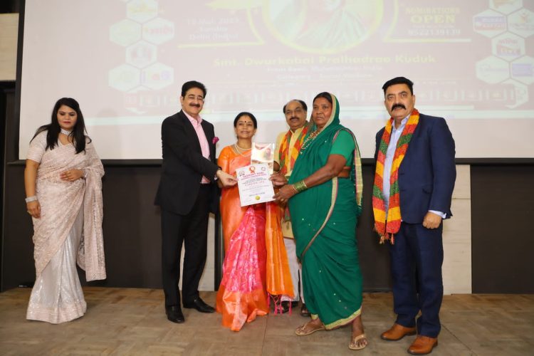 श्रीमती द्वारकाबाई प्रल्हादराव कुडूक यांना “constitution club of India” दिल्ली येथे “सशक्त नारी गौरव पुरस्कार 2023” ने सन्मानित