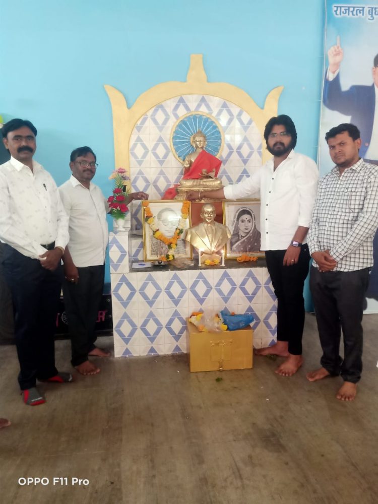 भीमशक्ती विद्यार्थी आघाडी, पिंपरी चिंचवड कमिटीच्या वतीने त्यागमूर्ती माता रमाबाई आंबेडकर यांच्या स्मृती दिना निमीत्त आज निगडी येथील राजरत्न बुध्द विहार या ठिकाणी अभिवादन करण्यात आले.