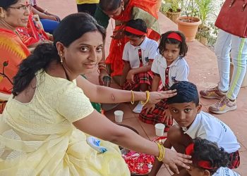 सर्व मातांना शाळेत बोलावून देहूगाव येथील  मापुस्कर गुरुकुल मध्ये  गुरुपौर्णिमा साजरी