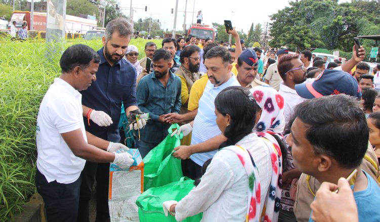 इंडियन स्वच्छता लिग २.० अंतर्गत निगडी येथे सेवा व सुरक्षा शिबिराचे आयोजन