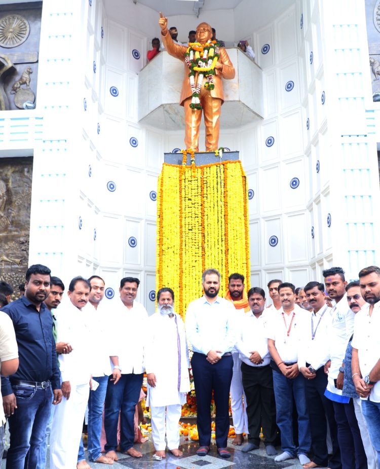 महापालिकेच्या वतीने महापरिनिर्वाण दिनानिमित्त भारतरत्न डॉ.बाबासाहेब आंबेडकर यांना अभिवादन…