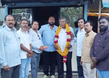 बोधाचार्य दिलीप वामनराव मोरे साहेब यांना त्यांच्या वाढदिवसाच्या निमित्ताने विविध पदाधिकारी यांच्या वतीने त्यांचा वाढदिवस साजरा करून त्यांना शुभेच्छा