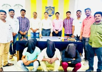 कवडगाव ता.वडवणी येथील शेत वस्तीवर जबरी चोरी करणाऱ्या तीन आरोपींना स्था.गु.शा.बीड ने  केले जेरबंद