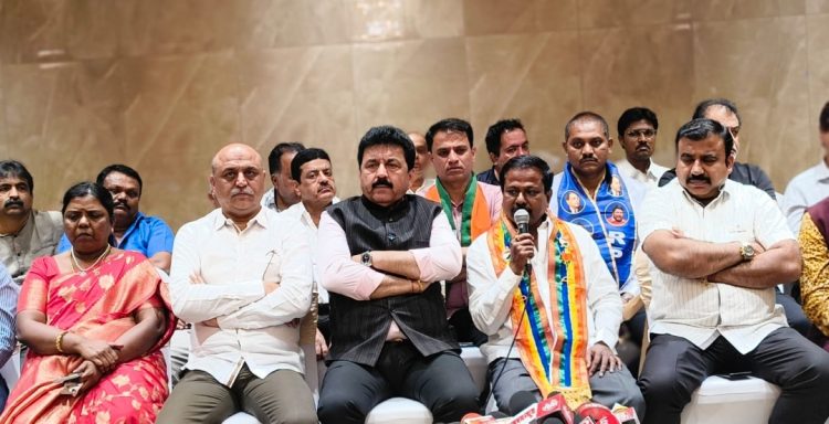 व्यापारी वर्गाच्या समस्या निवारणासाठी कटिबद्ध- आमदार अण्णा बनसोडे यांची ग्वाही बनसोडे यांना विजयी करण्याचा सिंधी बांधव व व्यापाऱ्यांचा निर्धार