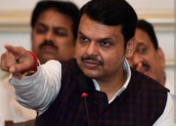 स्मार्ट रेशनकार्ड प्रथम कामगारांना प्राधान्याने द्या- मुख्यमंत्री देवेंद्र फडणवीस