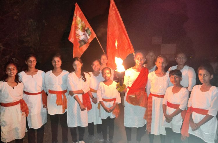 मशाल दौड आणि गडचढाईसह मुलींनी युद्धकलेचे (मर्दानी खेळ) सात ठिकाणी विशेष सादरीकरण केले.