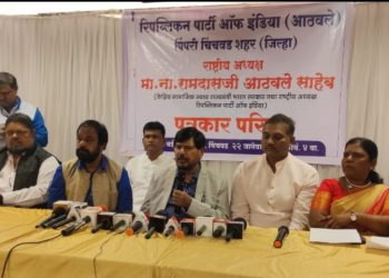 एसआरए अंतर्गत ४५० स्क्वेअर फुटांची सदनिका मिळावी –  केंद्रीय मंत्री रामदास आठवले