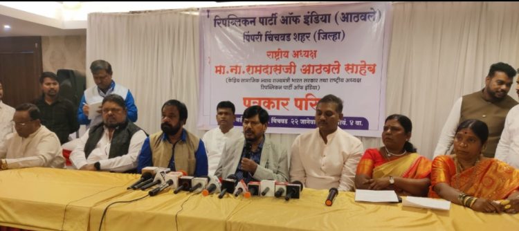 एसआरए अंतर्गत ४५० स्क्वेअर फुटांची सदनिका मिळावी – केंद्रीय मंत्री रामदास आठवले