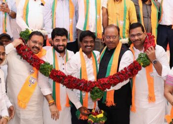 महापालिका निवडणुकीच्या तोंडावर भाजप शहराध्यक्ष आमदार जगताप यांचे ‘धक्का तंत्र’