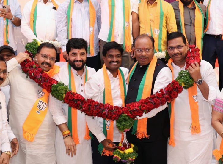 महापालिका निवडणुकीच्या तोंडावर भाजप शहराध्यक्ष आमदार जगताप यांचे ‘धक्का तंत्र’