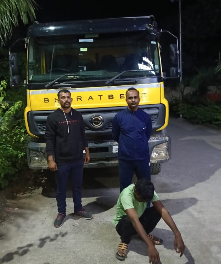 चकलांबा पोलिसांनी पकडला वाळू वाहतूक करणारा हायवा एक आरोपी ताब्यात;२५ लाखांचा मुद्देमाल जप्त