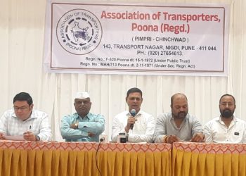 वाहतूकदारांचे स्व-इच्छेने बेमुदत चक्का जाम आंदोलन मंगळवारी मध्यरात्री पासून – दिलीप देशमुख “ई – चलन कार्यप्रणाली” वाहतूक व्यवसायिकांवर अन्याय करणारी – गौरव कदम