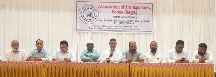 वाहतूकदारांचे स्व-इच्छेने बेमुदत चक्का जाम आंदोलन मंगळवारी मध्यरात्री पासून – दिलीप देशमुख “ई – चलन कार्यप्रणाली” वाहतूक व्यवसायिकांवर अन्याय करणारी – गौरव कदम