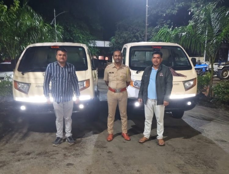 वाळू वाहतूक करणारे दोन वाहने चकलांबा पोलिसांच्या ताब्यात….