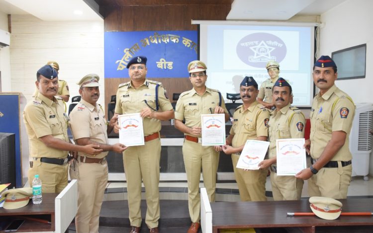 निवडणूकीत गोंधळ घालणाऱ्यांवर प्रतिबंधक कारवाई करा विशेष पोलीस महानिरीक्षक विरेंद्र मिश्र यांनी घेतला आढावा