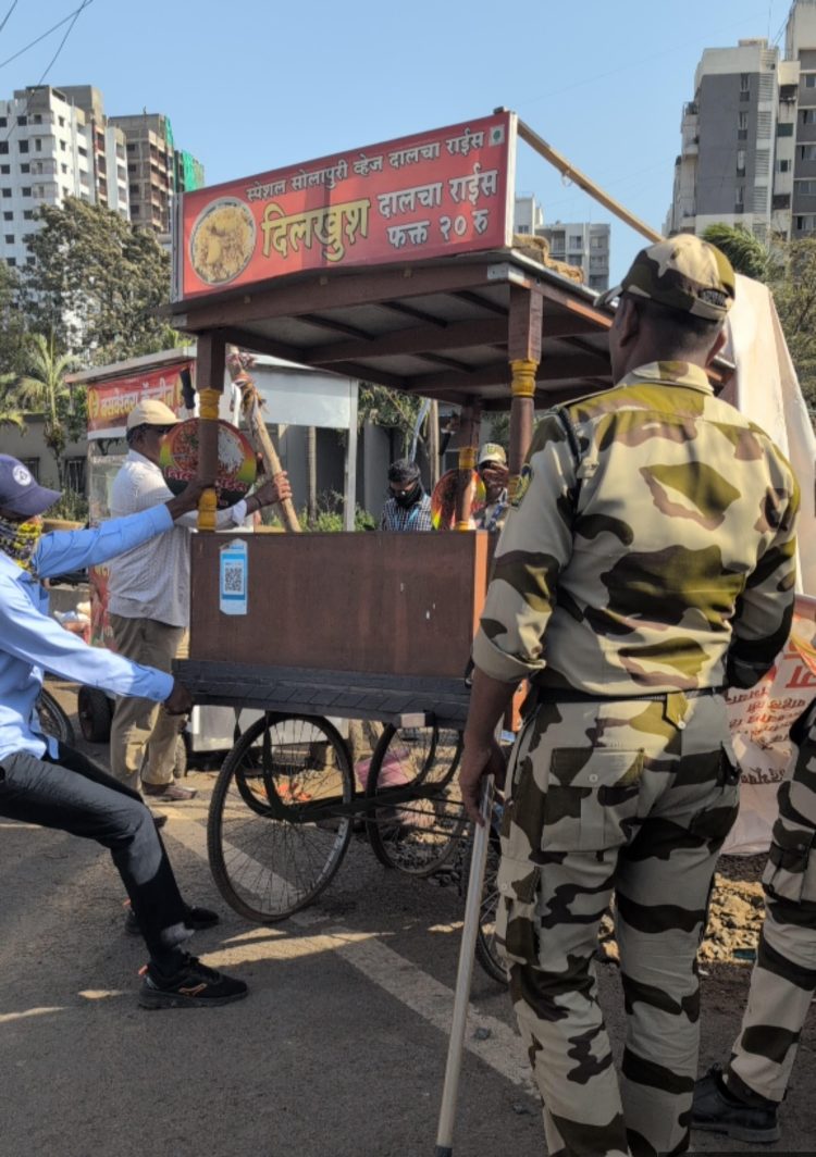अतिक्रमण मुक्त पदपथ पंधरवडा (१ ते १५ मे) अंतर्गत पिंपरी-चिंचवड महापालिकेची अतिक्रमणविरोधी धडक मोहीम; शहरातील विविध भागांत व्यापक कारवाई…