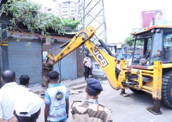 थेरगाव येथे रस्ता रुंदीकरणासाठी १ हजार ८५८.२५ चौरस मीटर क्षेत्रातील अनधिकृत बांधकामांवर निष्कासन कारवाई
